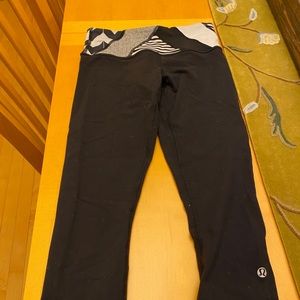 Lulu lemon crop / reversible leggings size 2